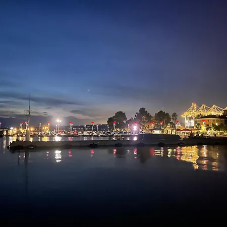 Sunset & Free Parking Garage Apartma