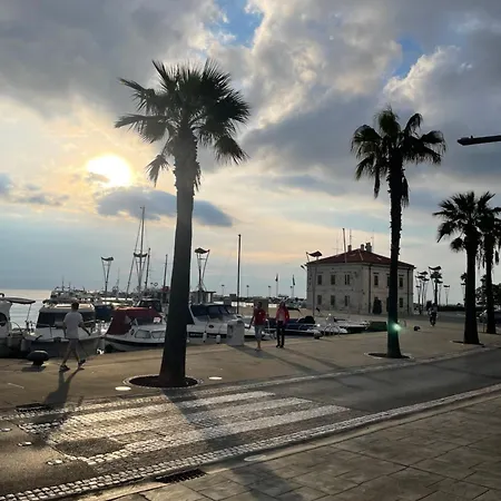 Apartment Sunset & Free Parking Garage *