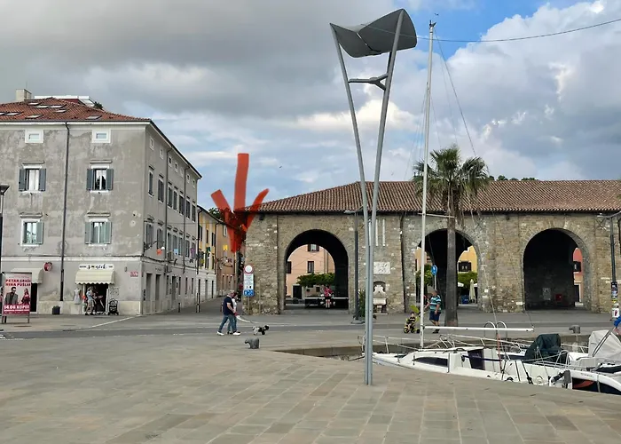 Sunset & Free Parking Garage アパート *