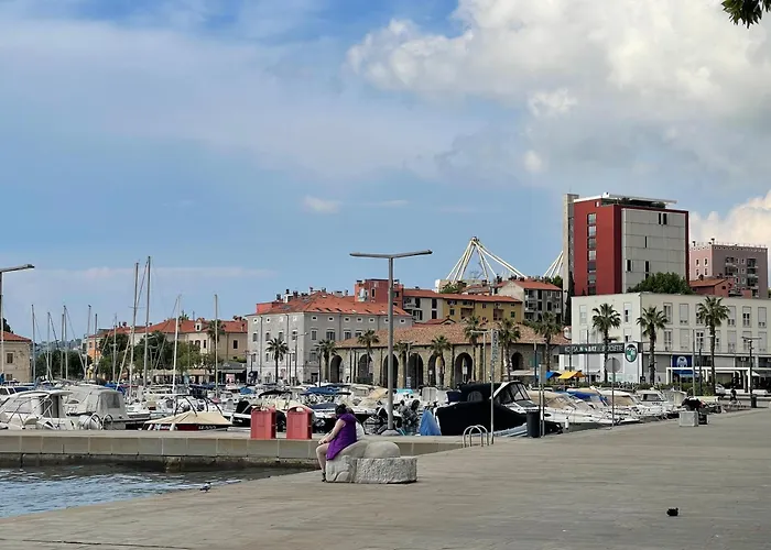 Sunset & Free Parking Garage アパート *