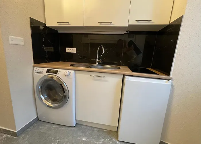 Sunset & Free Parking Garage コペル