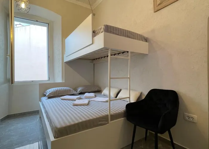 Sunset & Free Parking Garage アパート *